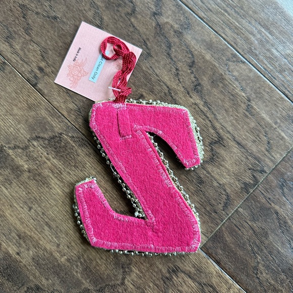 ⛄️ 50% off⛄️ Felt Z Letter Ornament /Present Topper - Picture 2 of 5